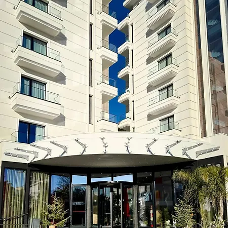 Henry & Hotel