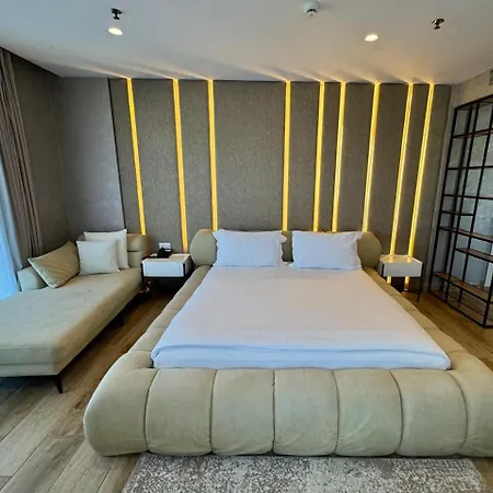Henry & Hotel