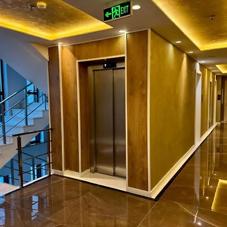 Hotel Henry & 5*