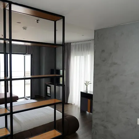 Hotel Henry &