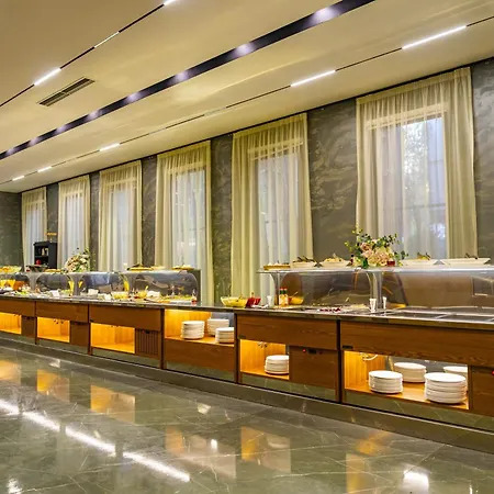Henry & Hotel Golem (Tirana)