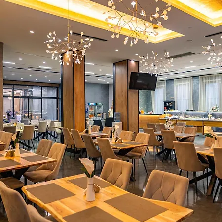 Henry & 5* Golem (Tirana)