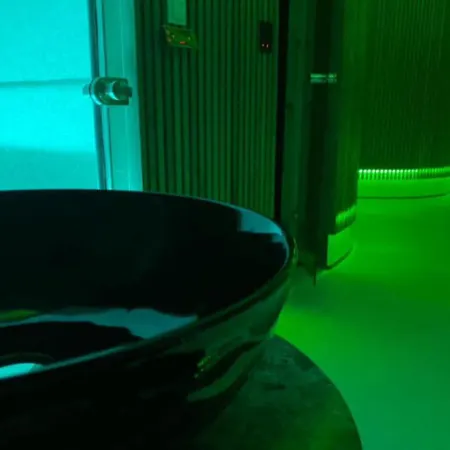 Henry & מלון גולם