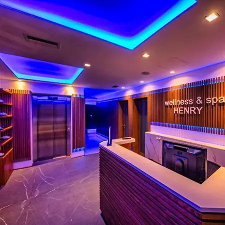 Hotel Henry &
