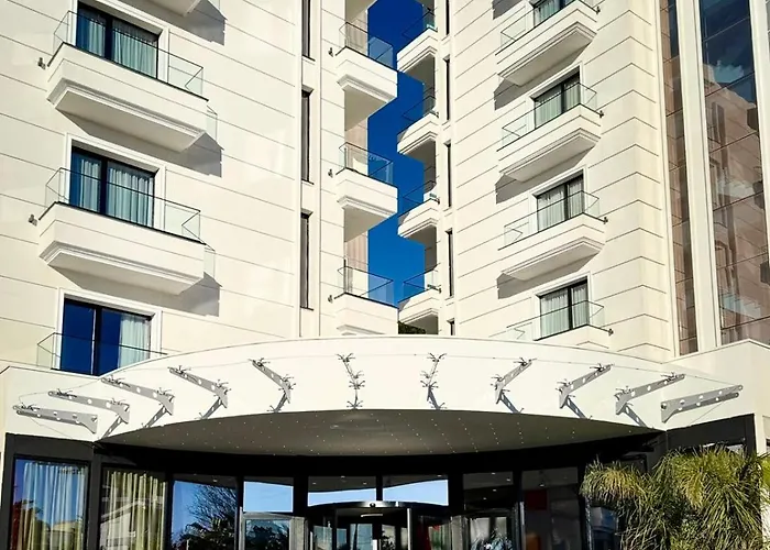 Henry & Hotel