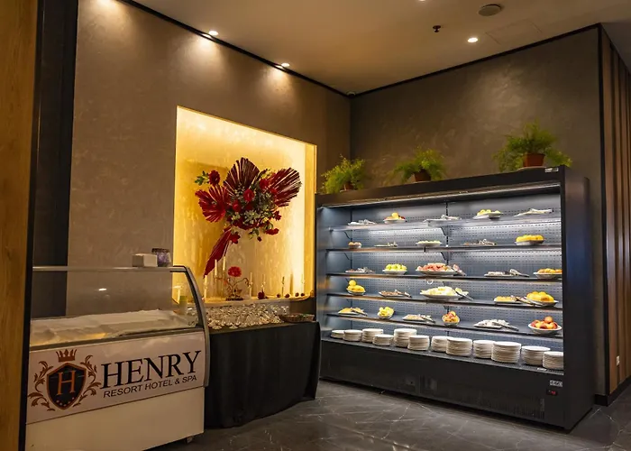 ホテル Henry &