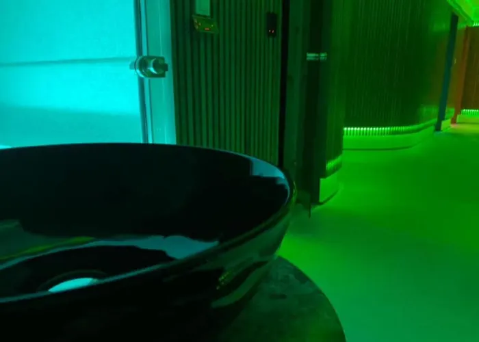 Henry & Hotel Golem (Tirana)