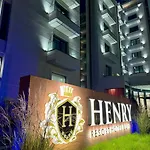 Henry & Hotel