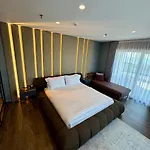 Henry & Hotel