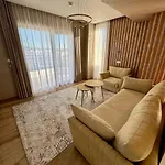 Hotel Henry & Golem (Tirana)