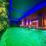 Henry & Hotel 5*