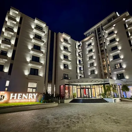 Henry & מלון 5*