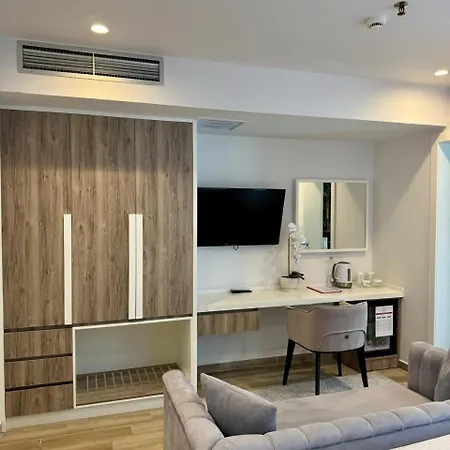 Henry & מלון 5*