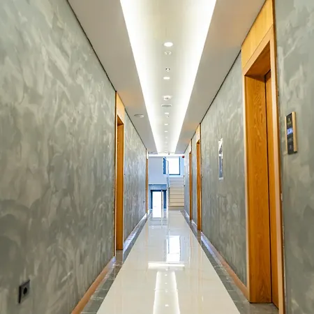 Henry & Hotel Golem (Tirana)