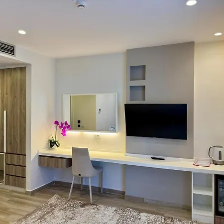 Henry & 5* Golem (Tirana)