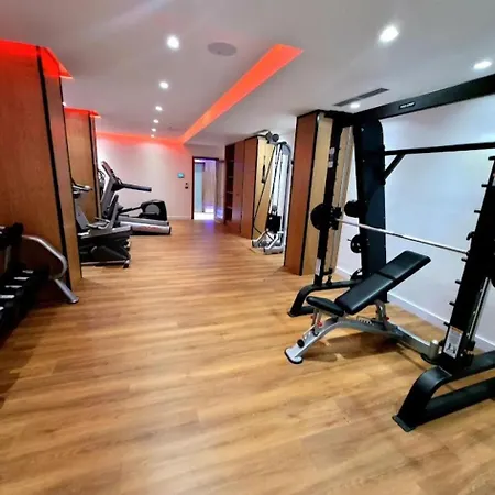 Henry & 5* Golem (Tirana)