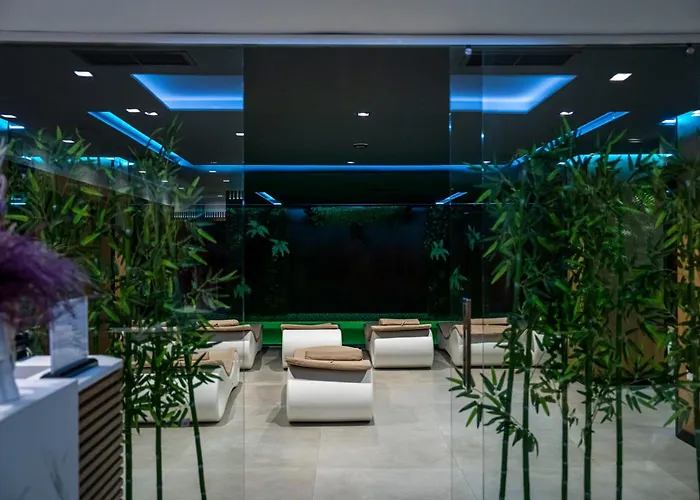 Henry & 5* Golem (Tirana)